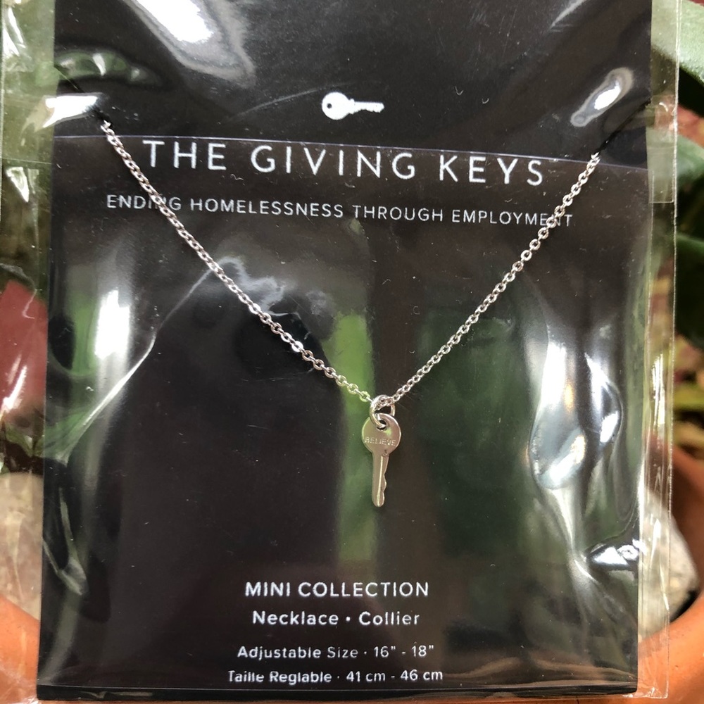 NWT The Giving Keys Mini Believe Necklace